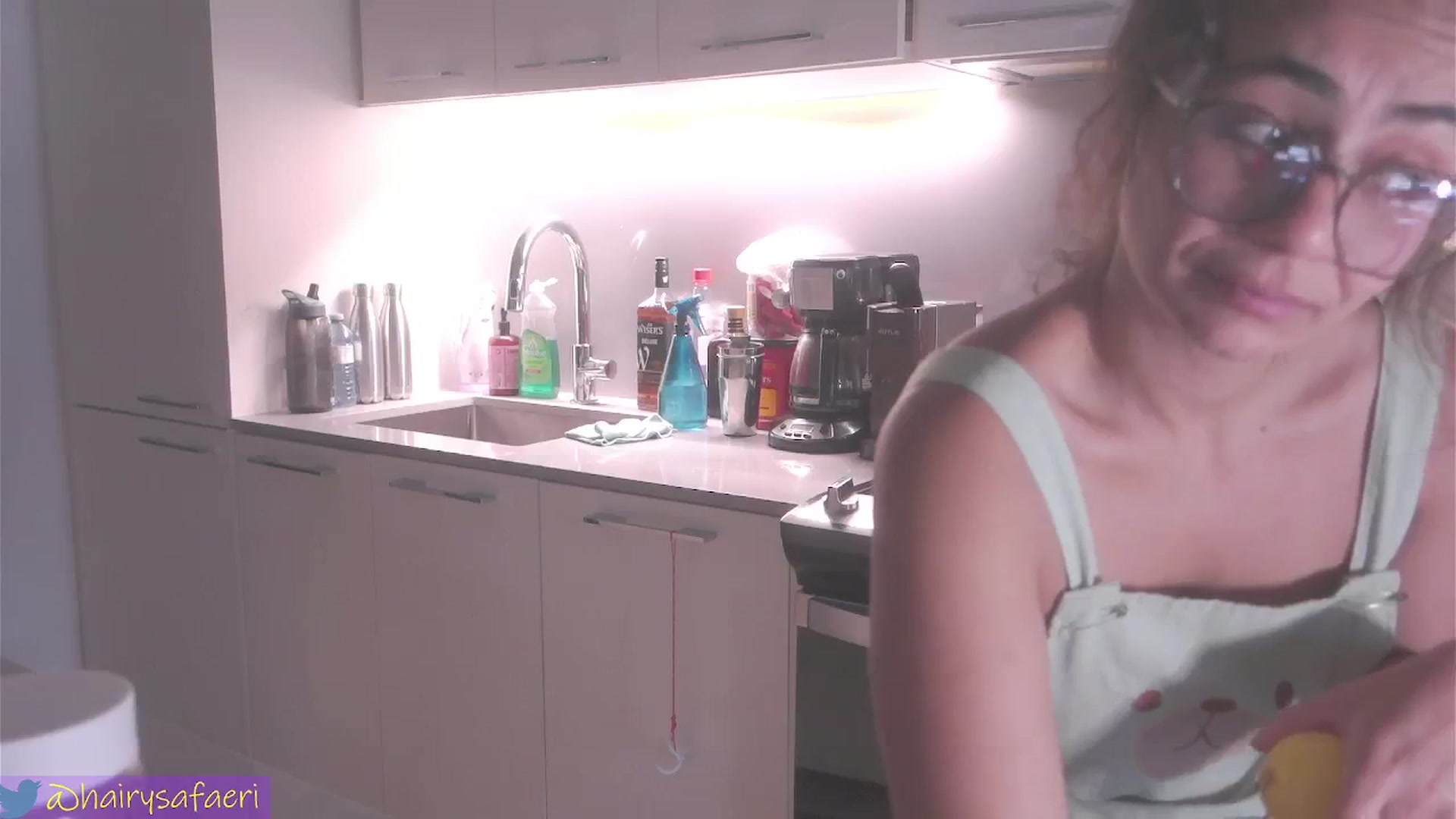 Gallery image thumbnail from HairySafaeri's myfreecams stream on, 07/24/2024, 22:14 image 15 of 20