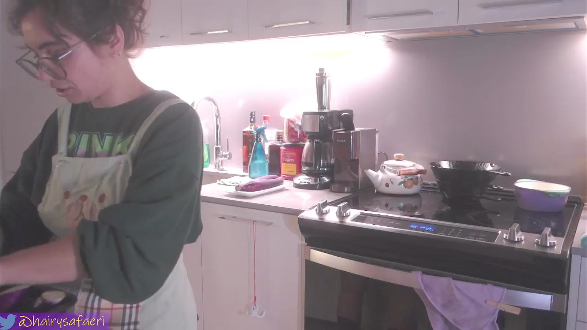 Gallery image thumbnail from HairySafaeri's myfreecams stream on, 07/24/2024, 22:14 image 4 of 20
