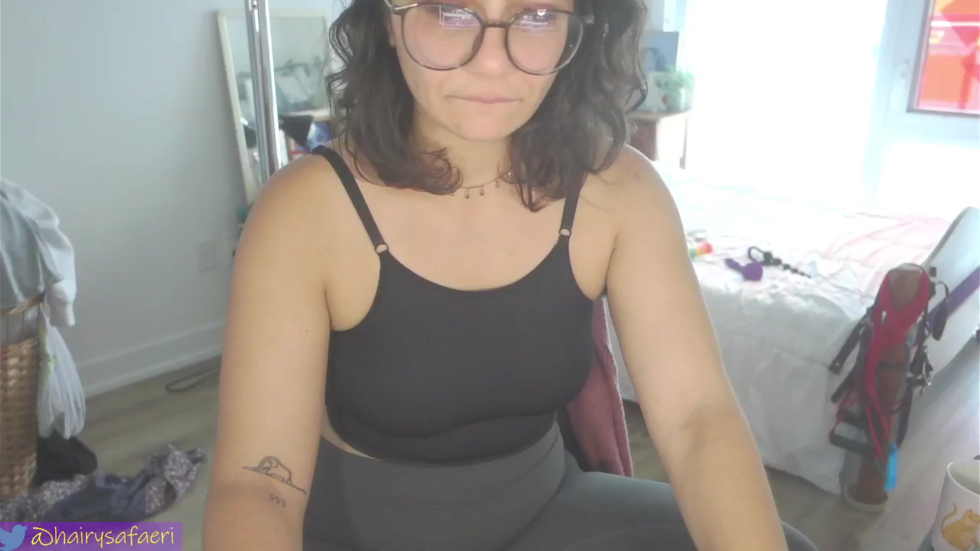 Gallery image thumbnail from HairySafaeri's myfreecams stream on, 08/16/2024, 20:04 image 14 of 20