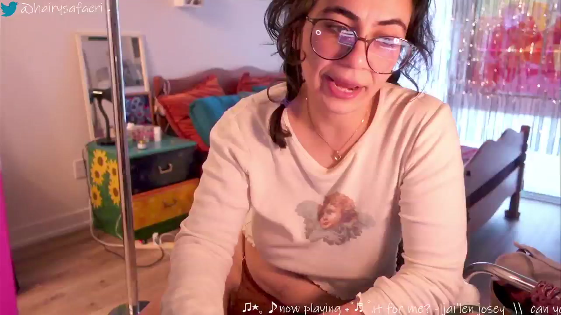 Gallery image thumbnail from HairySafaeri's myfreecams stream on, 11/19/2024, 24:33 image 4 of 20