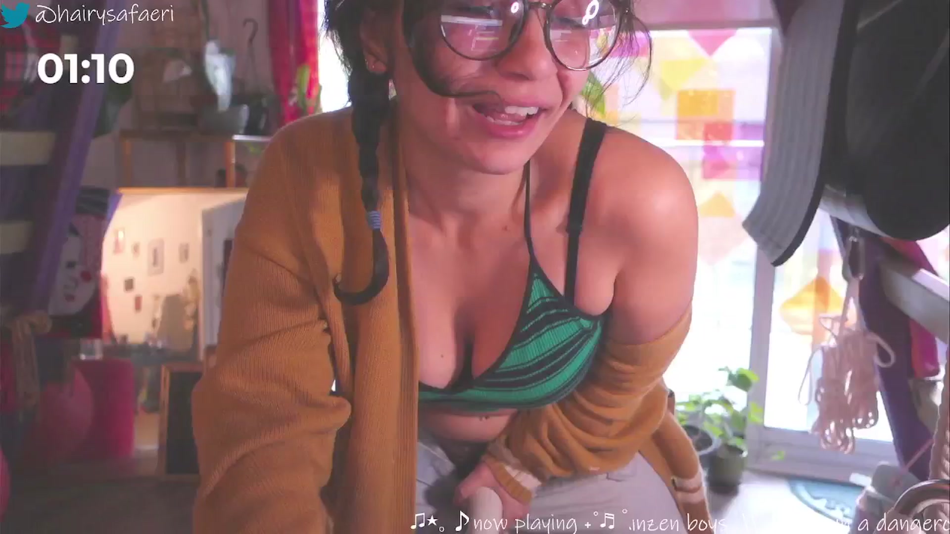 Gallery image thumbnail from HairySafaeri's myfreecams stream on, 11/26/2024, 18:56 image 10 of 20