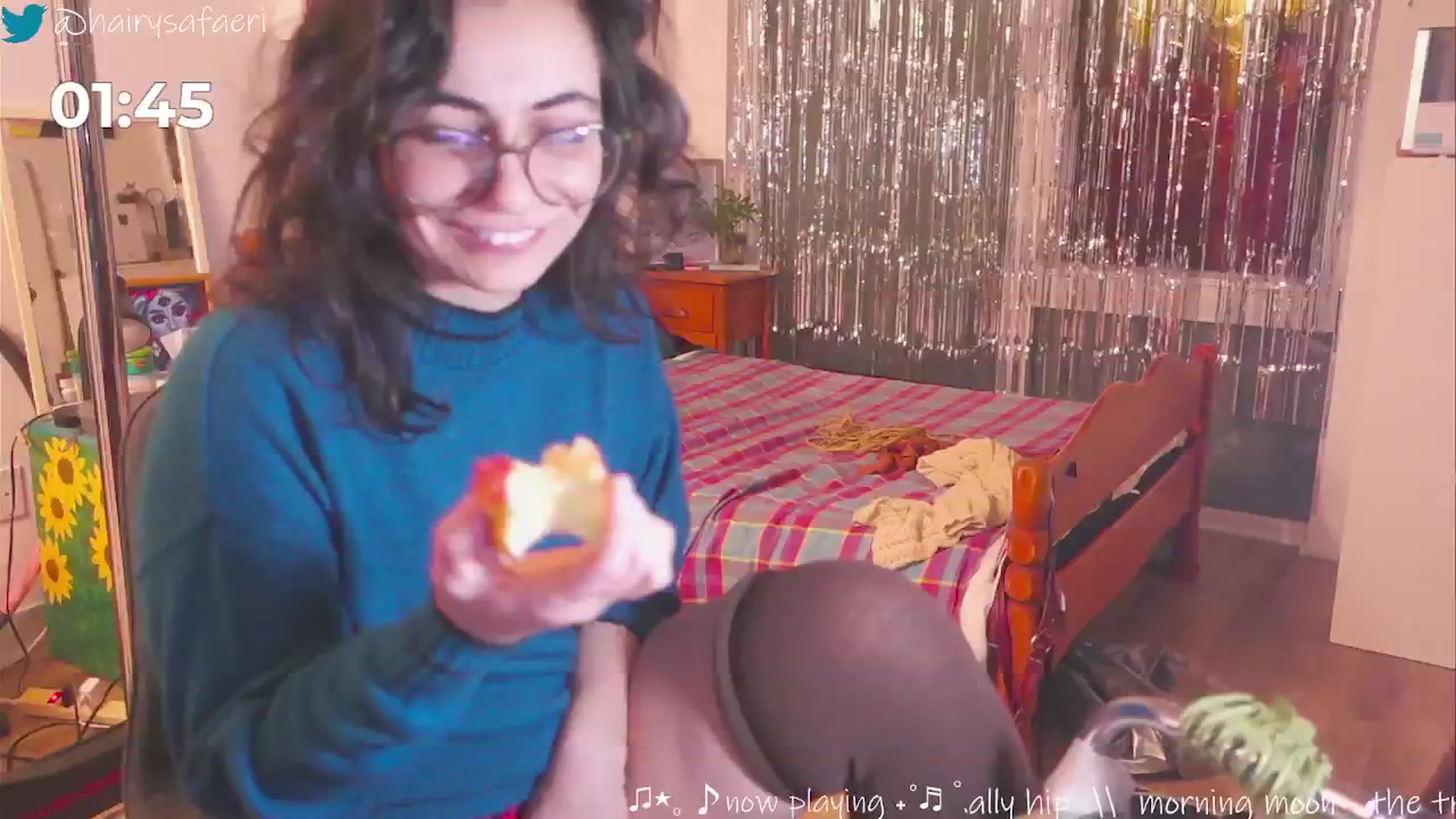 Gallery image thumbnail from HairySafaeri's myfreecams stream on, 12/11/2024, 24:01 image 6 of 20