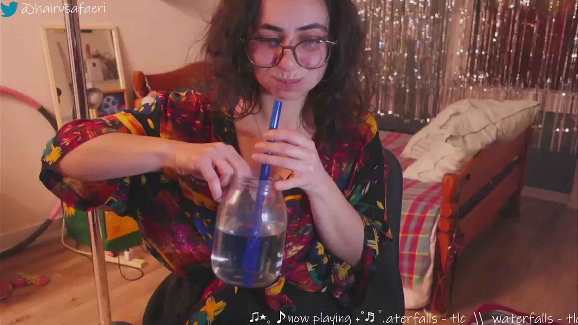 Gallery image thumbnail from HairySafaeri's myfreecams stream on, 12/18/2024, 02:39 image 3 of 20