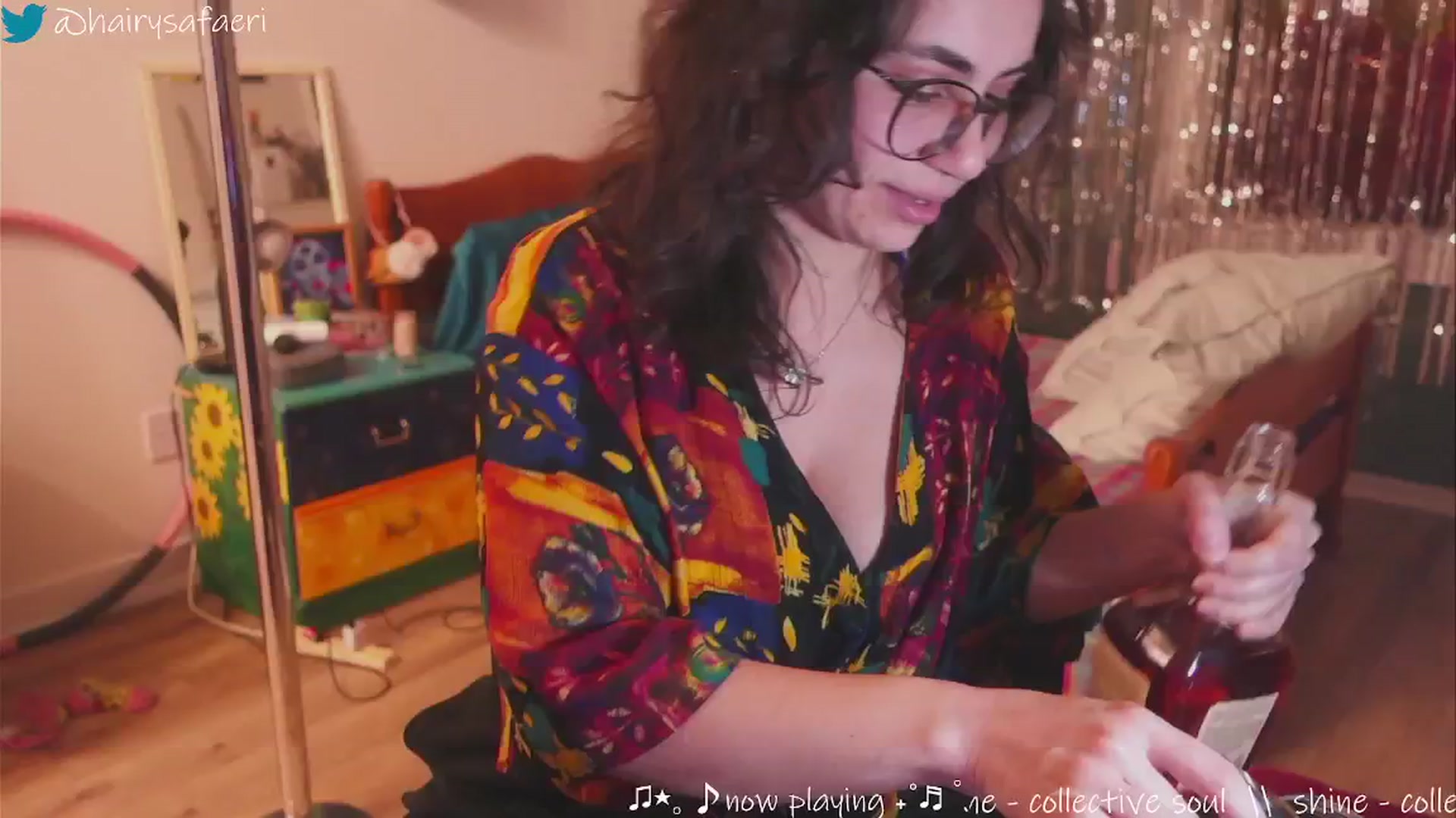 Gallery image thumbnail from HairySafaeri's myfreecams stream on, 12/18/2024, 02:39 image 6 of 20