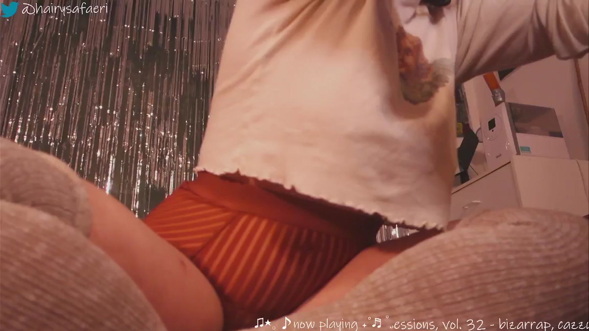 Gallery image thumbnail from HairySafaeri's myfreecams stream on, 12/19/2024, 23:00 image 4 of 20
