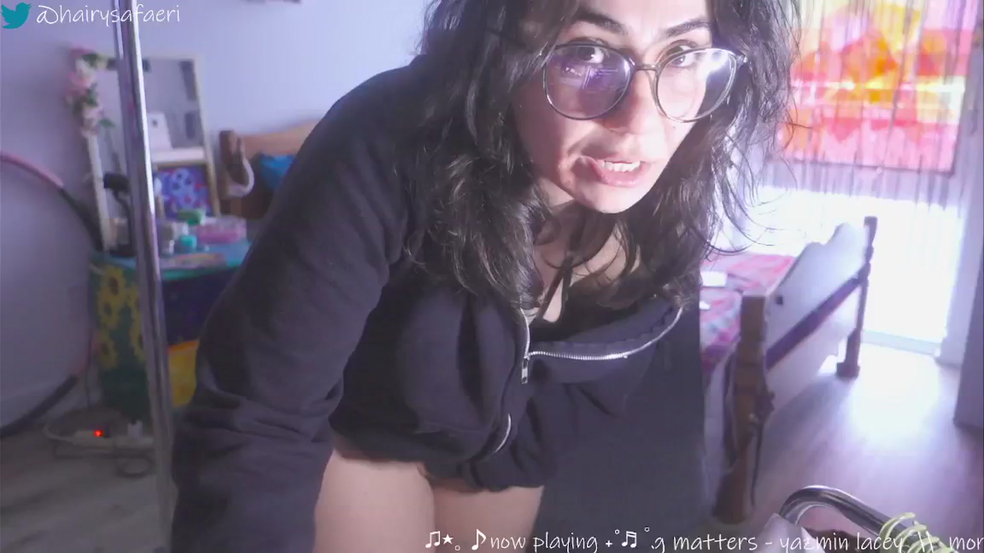 Gallery image thumbnail from HairySafaeri's myfreecams stream on, 12/20/2024, 19:43 image 17 of 20