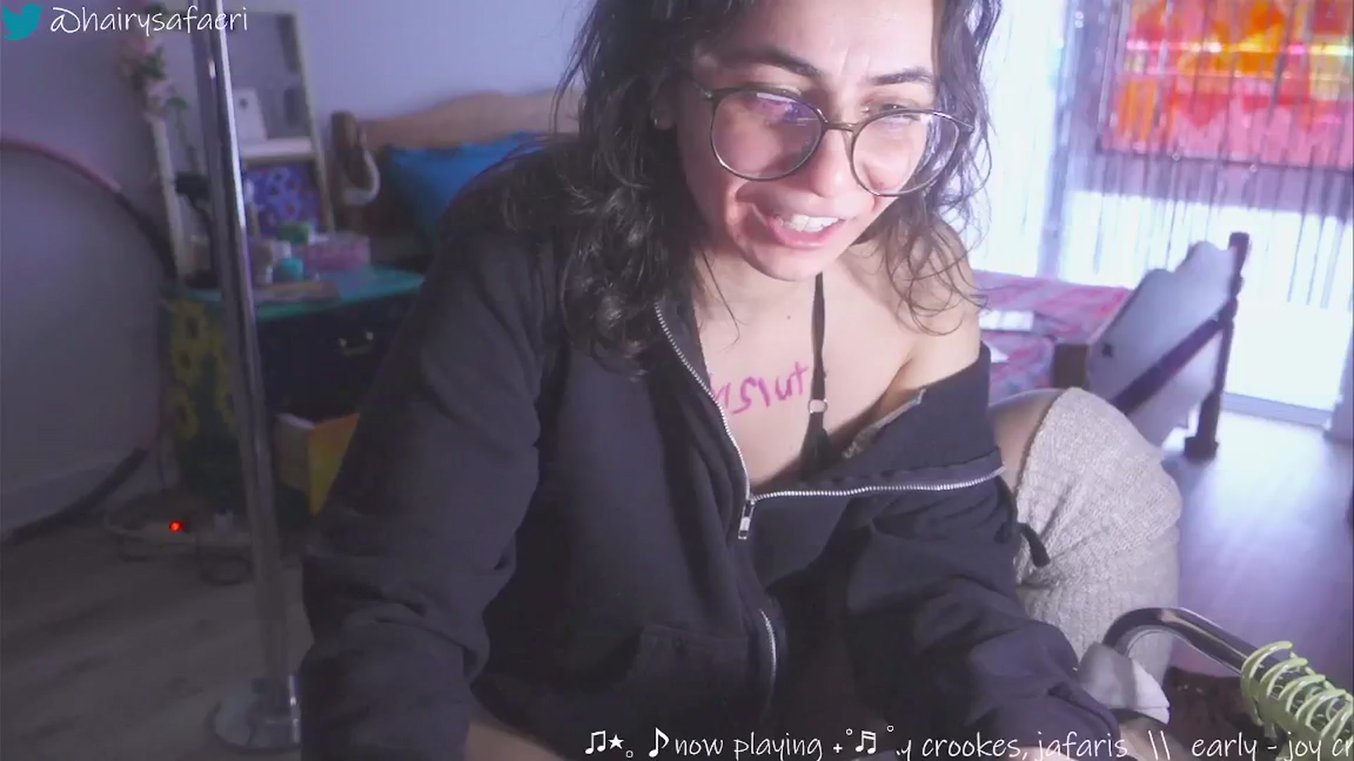 Gallery image thumbnail from HairySafaeri's myfreecams stream on, 12/20/2024, 22:10 image 1 of 20