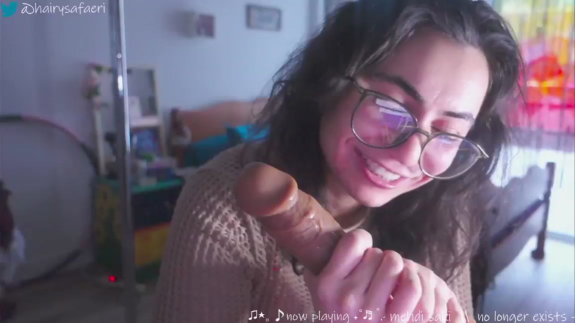 Gallery image thumbnail from HairySafaeri's myfreecams stream on, 12/23/2024, 16:43 image 15 of 20
