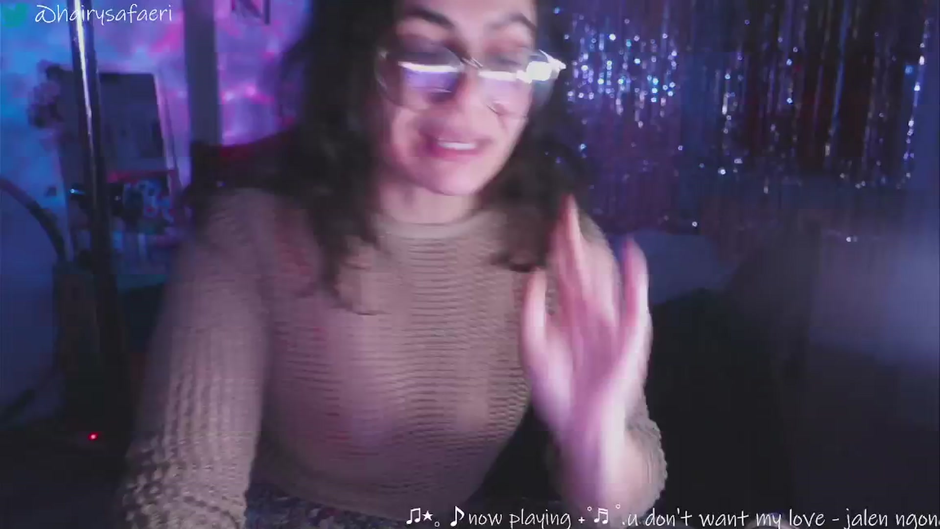 Gallery image thumbnail from HairySafaeri's myfreecams stream on, 12/23/2024, 23:54 image 12 of 20