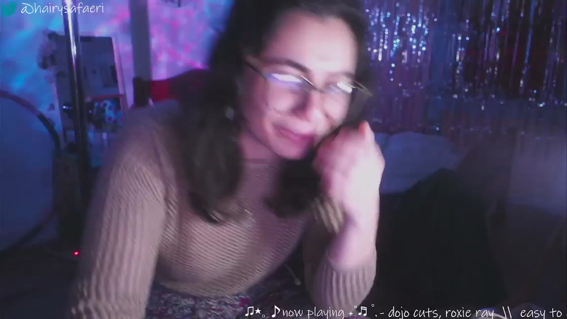 Gallery image thumbnail from HairySafaeri's myfreecams stream on, 12/24/2024, 03:03 image 16 of 20