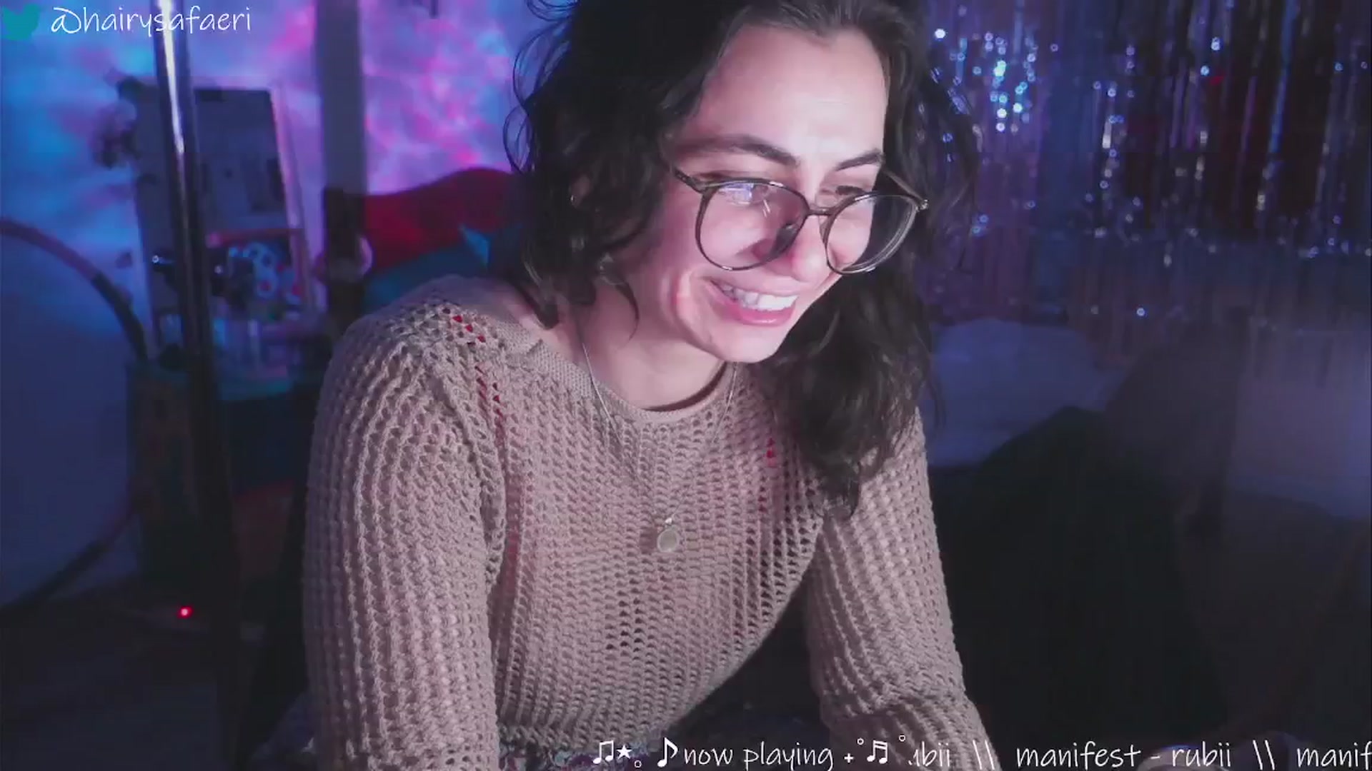 Gallery image thumbnail from HairySafaeri's myfreecams stream on, 12/24/2024, 03:03 image 15 of 20