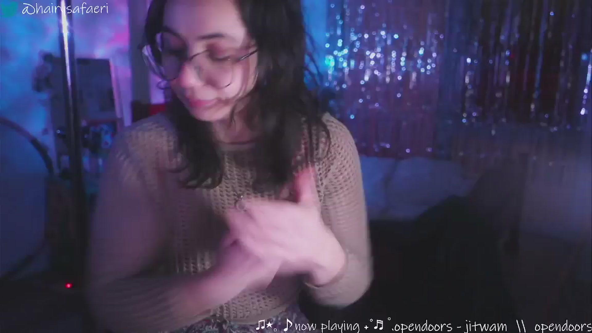 Gallery image thumbnail from HairySafaeri's myfreecams stream on, 12/24/2024, 03:03 image 9 of 20