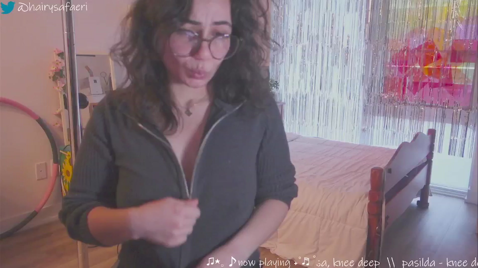 Gallery image thumbnail from HairySafaeri's myfreecams stream on, 01/08/2025, 24:07 image 4 of 20