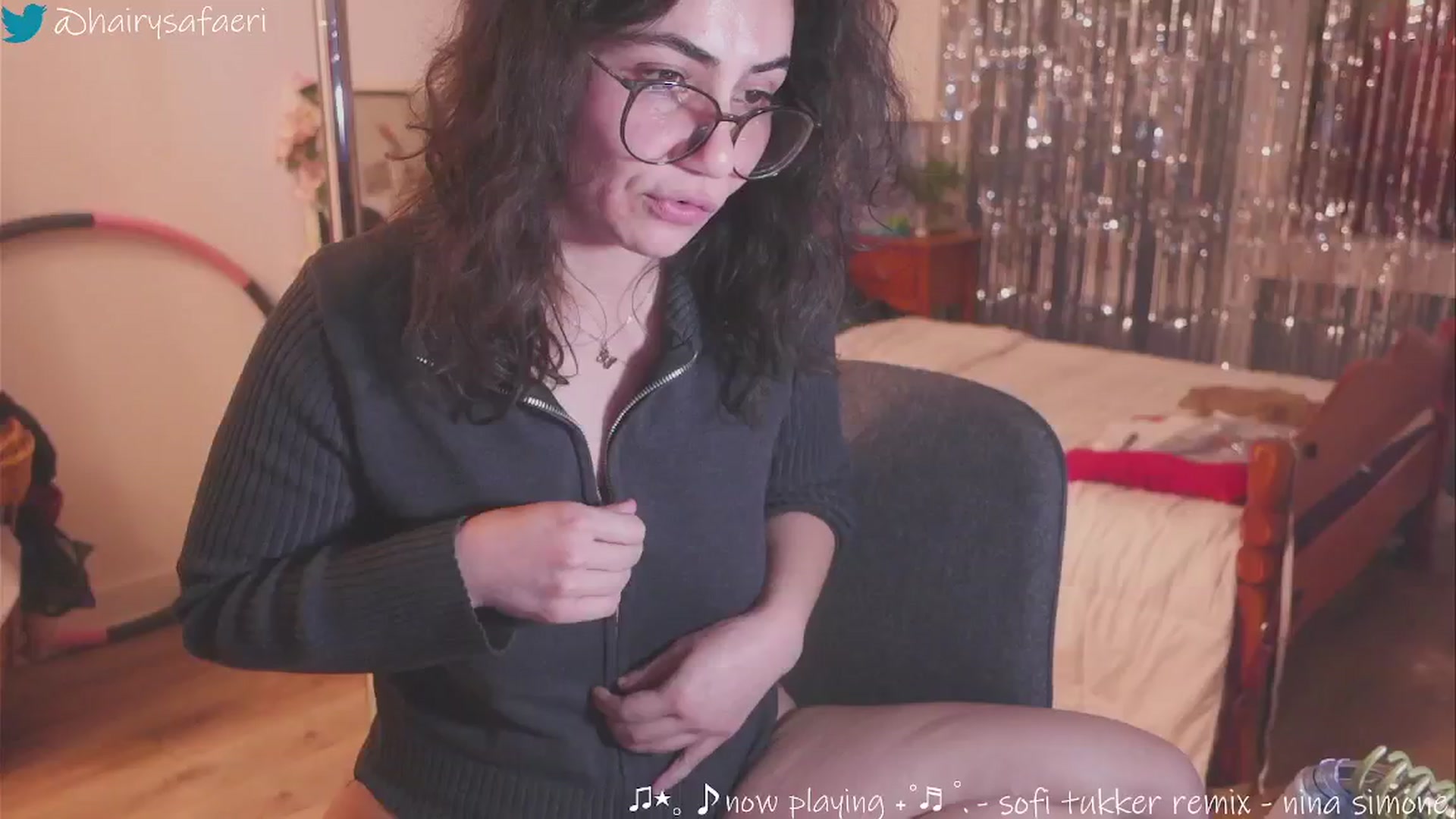 Gallery image thumbnail from HairySafaeri's myfreecams stream on, 01/08/2025, 01:24 image 12 of 20