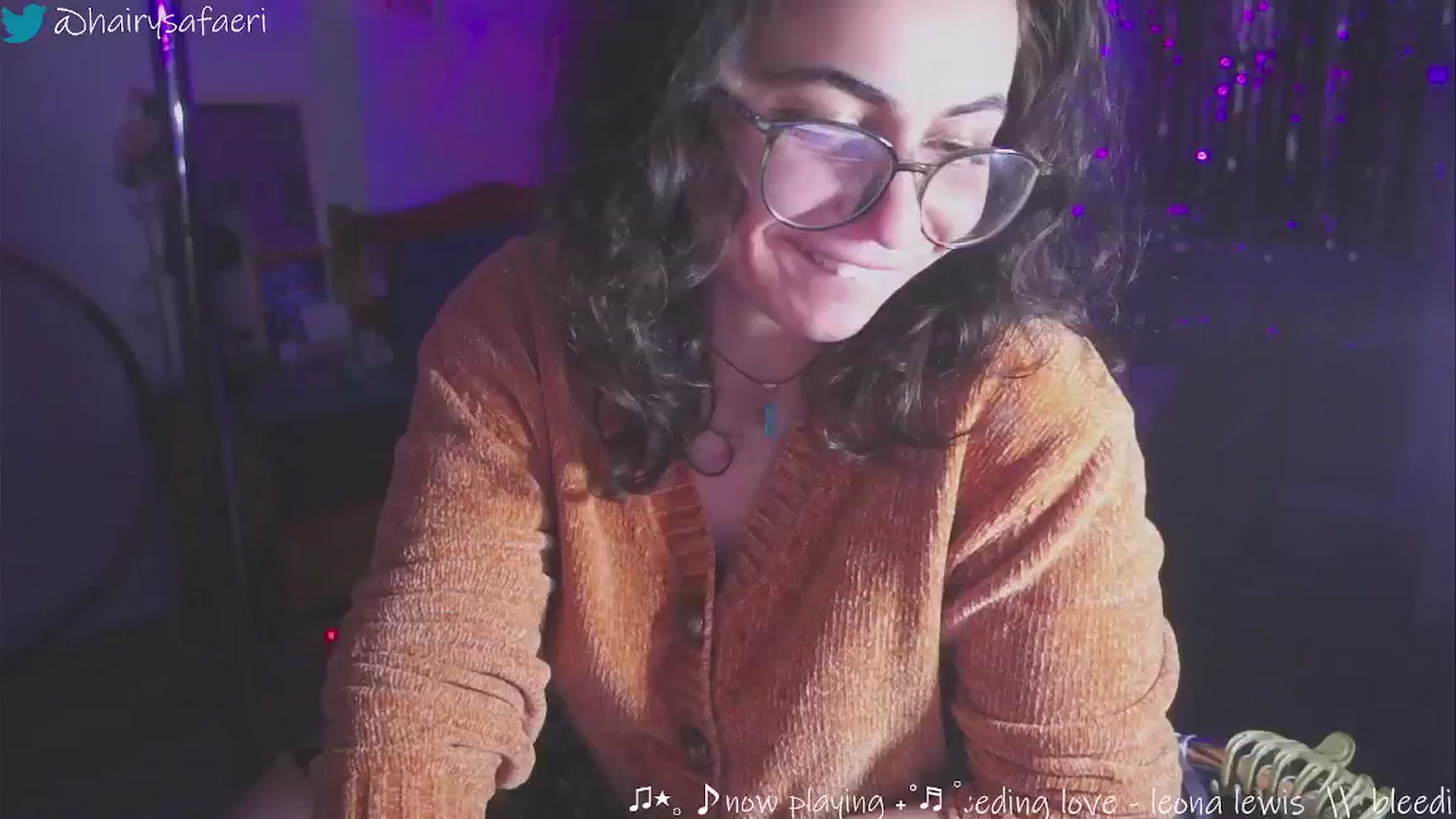 Gallery image thumbnail from HairySafaeri's myfreecams stream on, 01/09/2025, 24:03 image 13 of 20