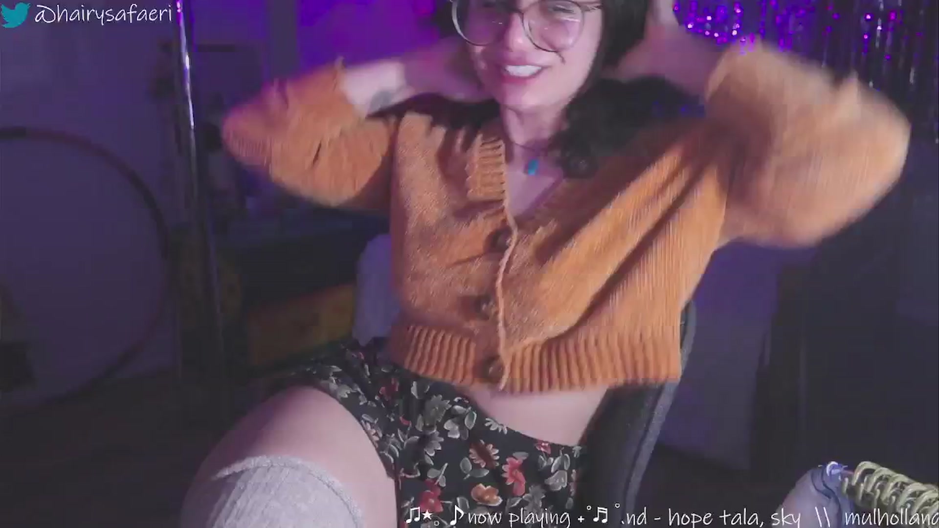 Gallery image thumbnail from HairySafaeri's myfreecams stream on, 01/09/2025, 24:03 image 6 of 20