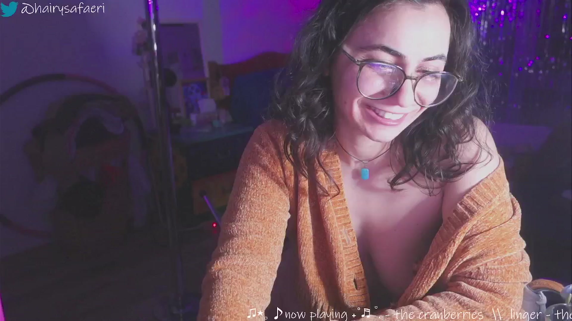 Gallery image thumbnail from HairySafaeri's myfreecams stream on, 01/09/2025, 03:22 image 8 of 20