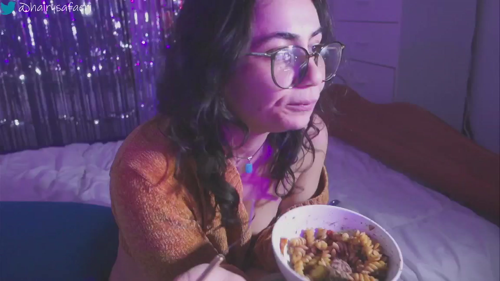 Gallery image thumbnail from HairySafaeri's myfreecams stream on, 01/09/2025, 05:10 image 1 of 20