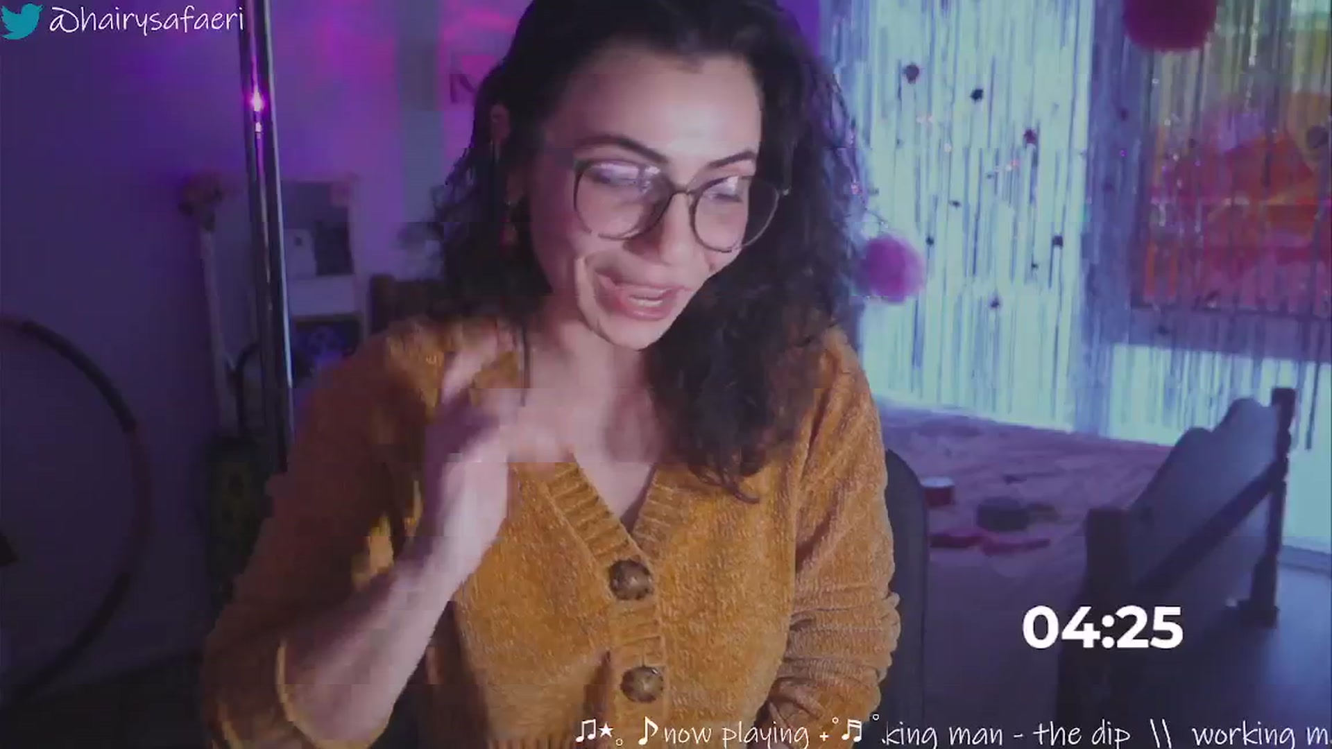 Gallery image thumbnail from HairySafaeri's myfreecams stream on, 02/04/2025, 22:28 image 18 of 20