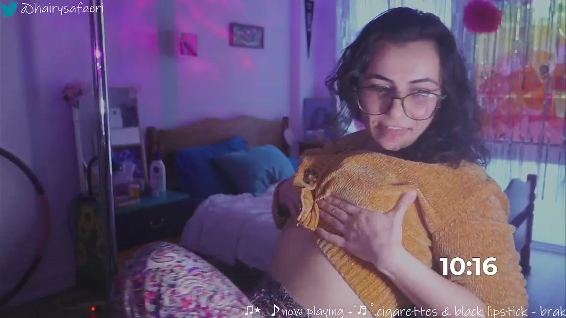 Gallery image thumbnail from HairySafaeri's myfreecams stream on, 02/04/2025, 22:28 image 15 of 20