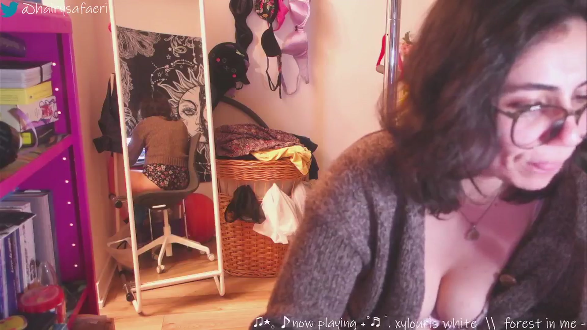 Gallery image thumbnail from HairySafaeri's myfreecams stream on, 02/21/2025, 03:53 image 13 of 20