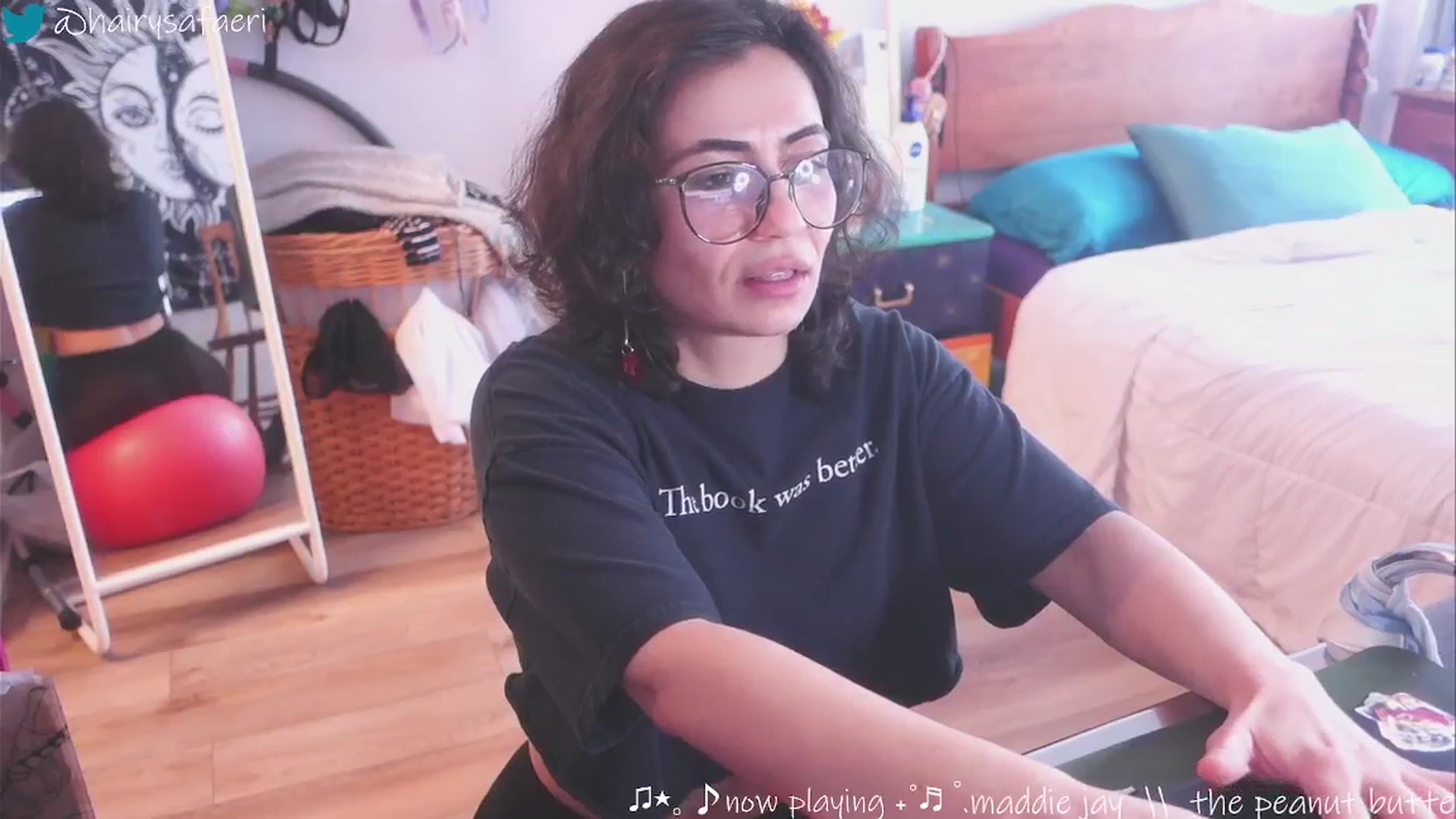 Gallery image thumbnail from HairySafaeri's myfreecams stream on, 02/21/2025, 19:51 image 17 of 20