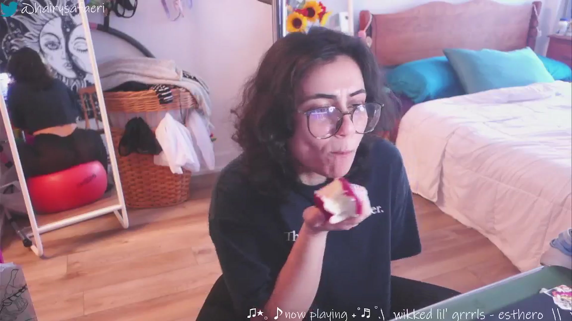 Gallery image thumbnail from HairySafaeri's myfreecams stream on, 02/21/2025, 21:07 image 12 of 20