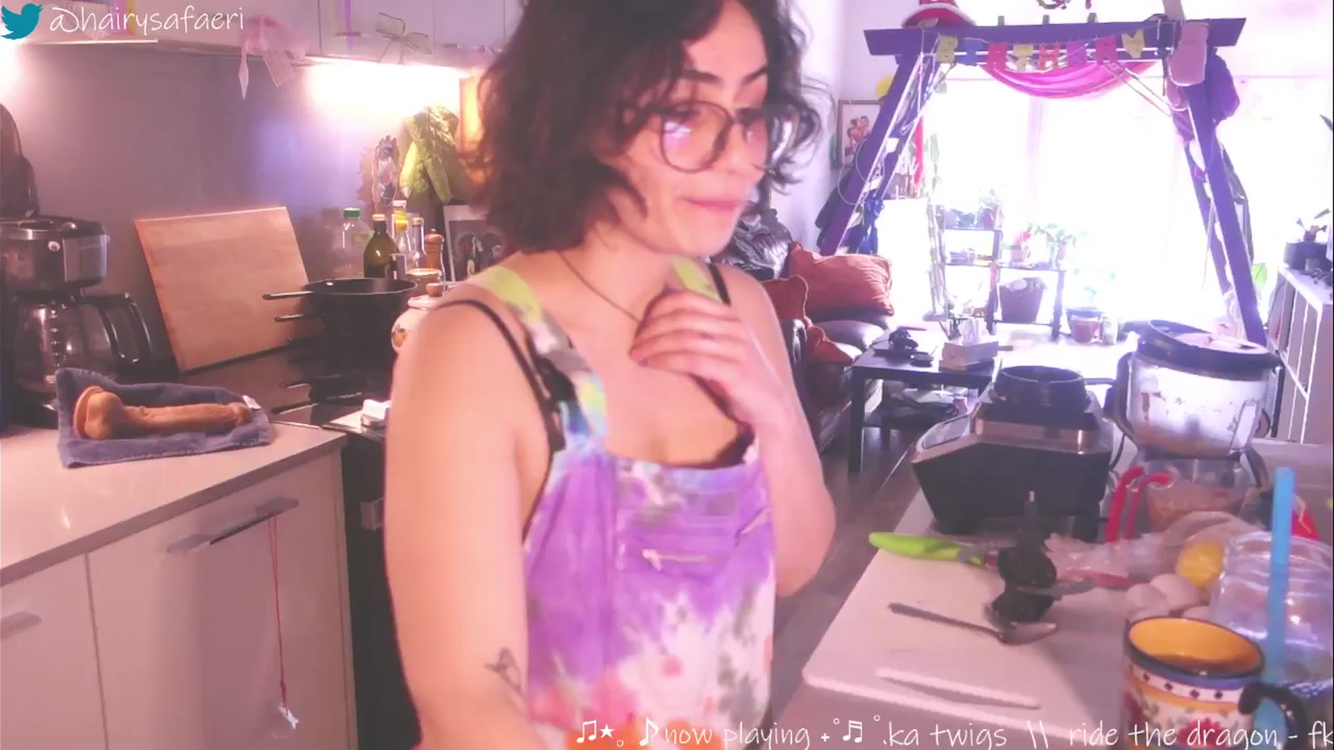 Gallery image thumbnail from HairySafaeri's myfreecams stream on, 03/19/2025, 18:57 image 17 of 20