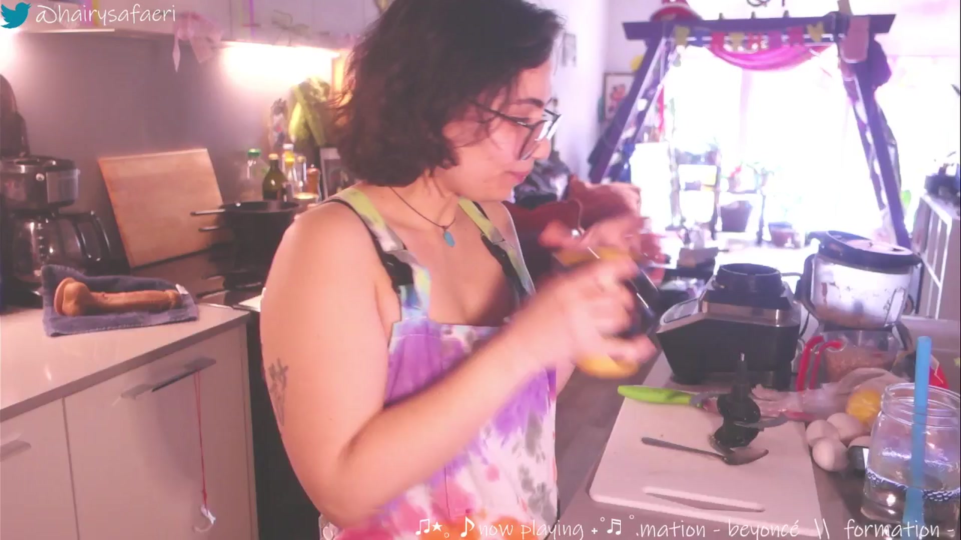 Gallery image thumbnail from HairySafaeri's myfreecams stream on, 03/19/2025, 18:57 image 15 of 20