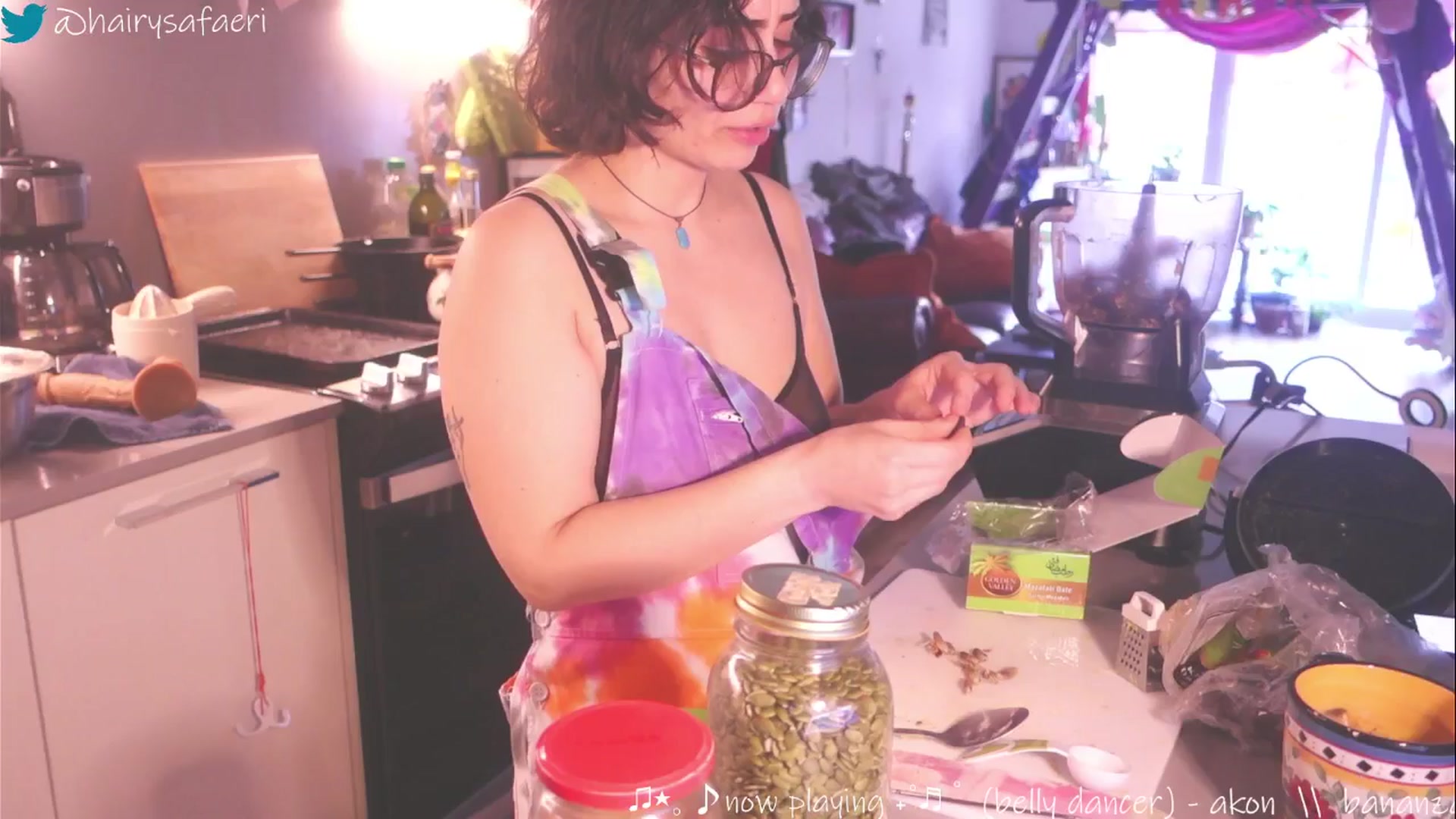 Gallery image thumbnail from HairySafaeri's myfreecams stream on, 03/19/2025, 21:04 image 12 of 20