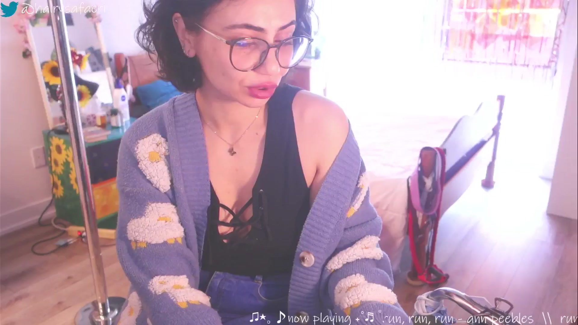 Gallery image thumbnail from HairySafaeri's myfreecams stream on, 03/20/2025, 15:25 image 9 of 20