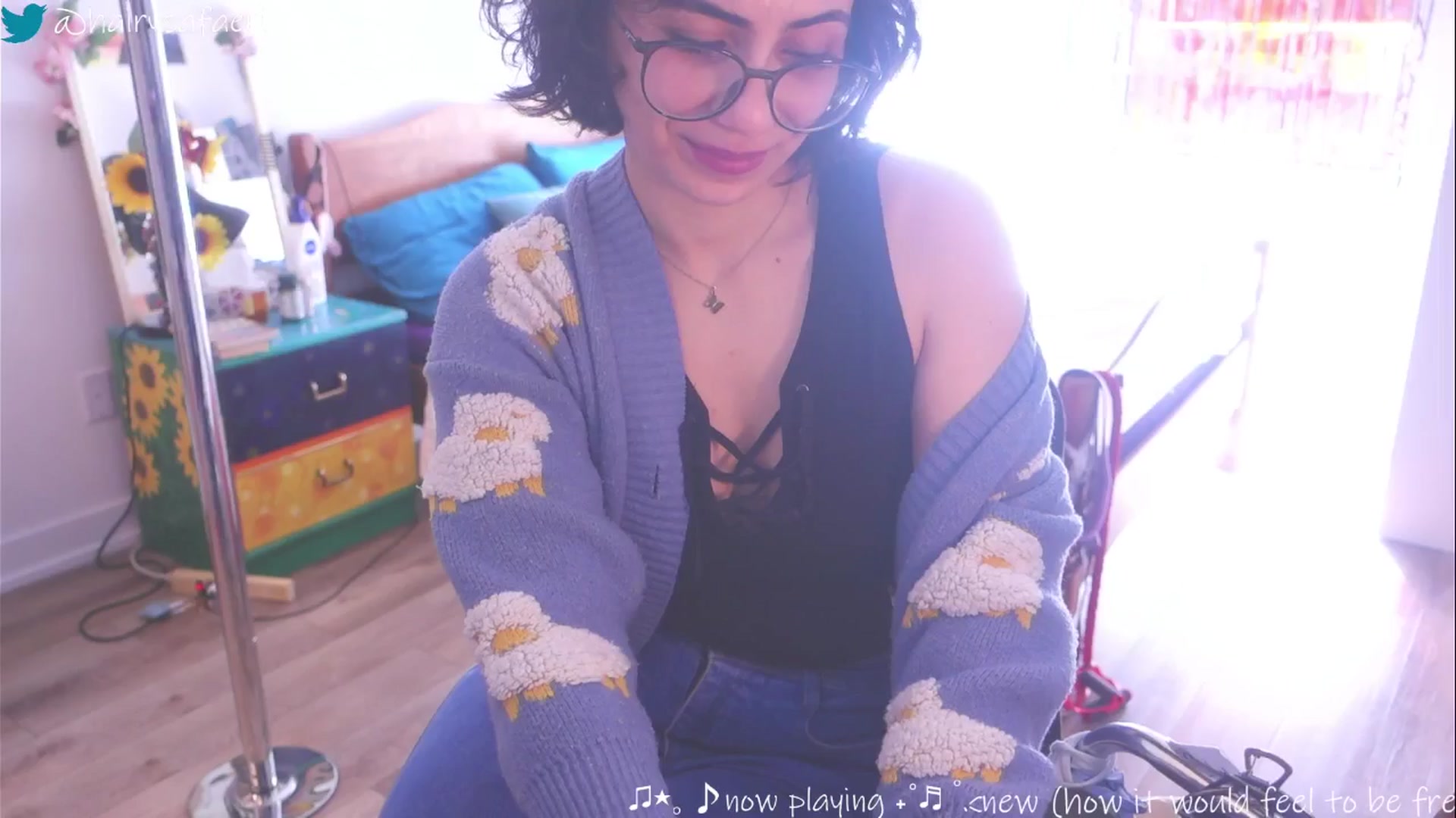 Gallery image thumbnail from HairySafaeri's myfreecams stream on, 03/20/2025, 15:25 image 15 of 20