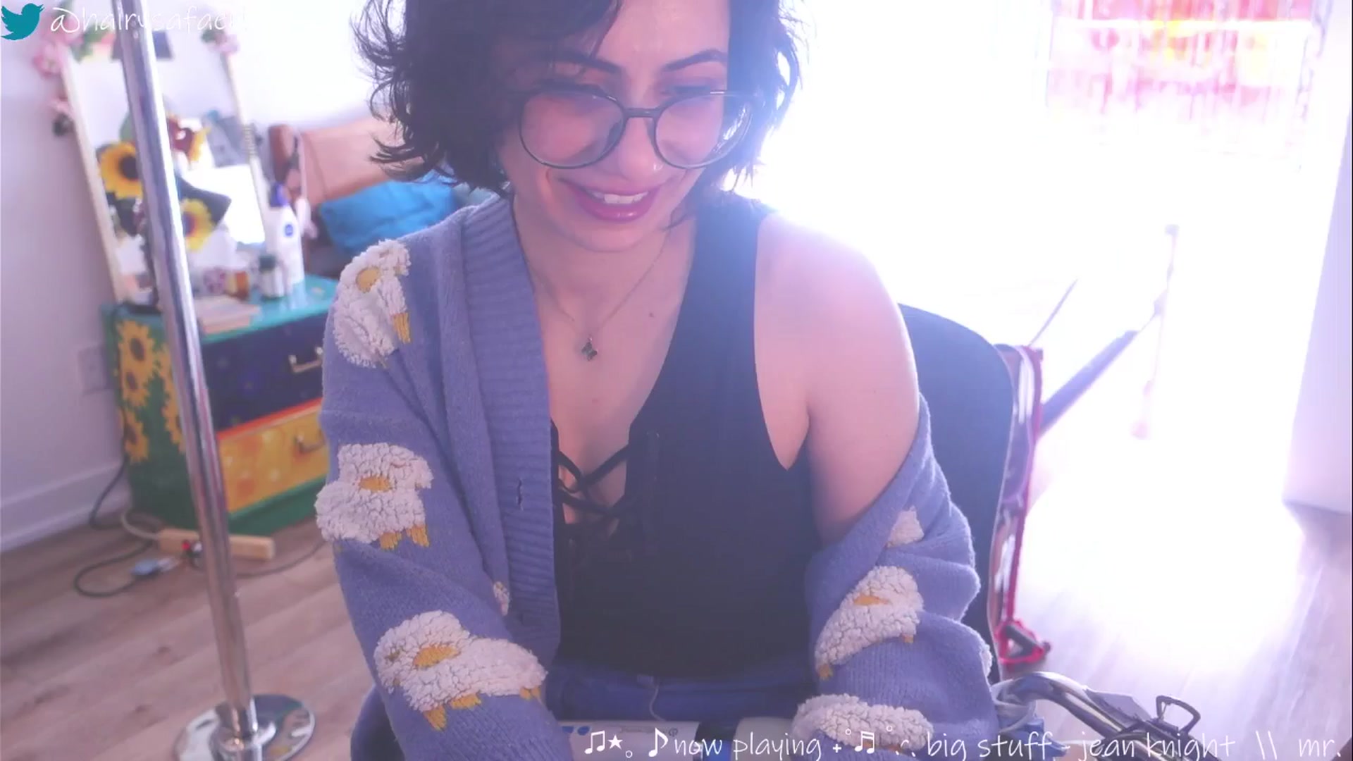 Gallery image thumbnail from HairySafaeri's myfreecams stream on, 03/20/2025, 15:25 image 16 of 20