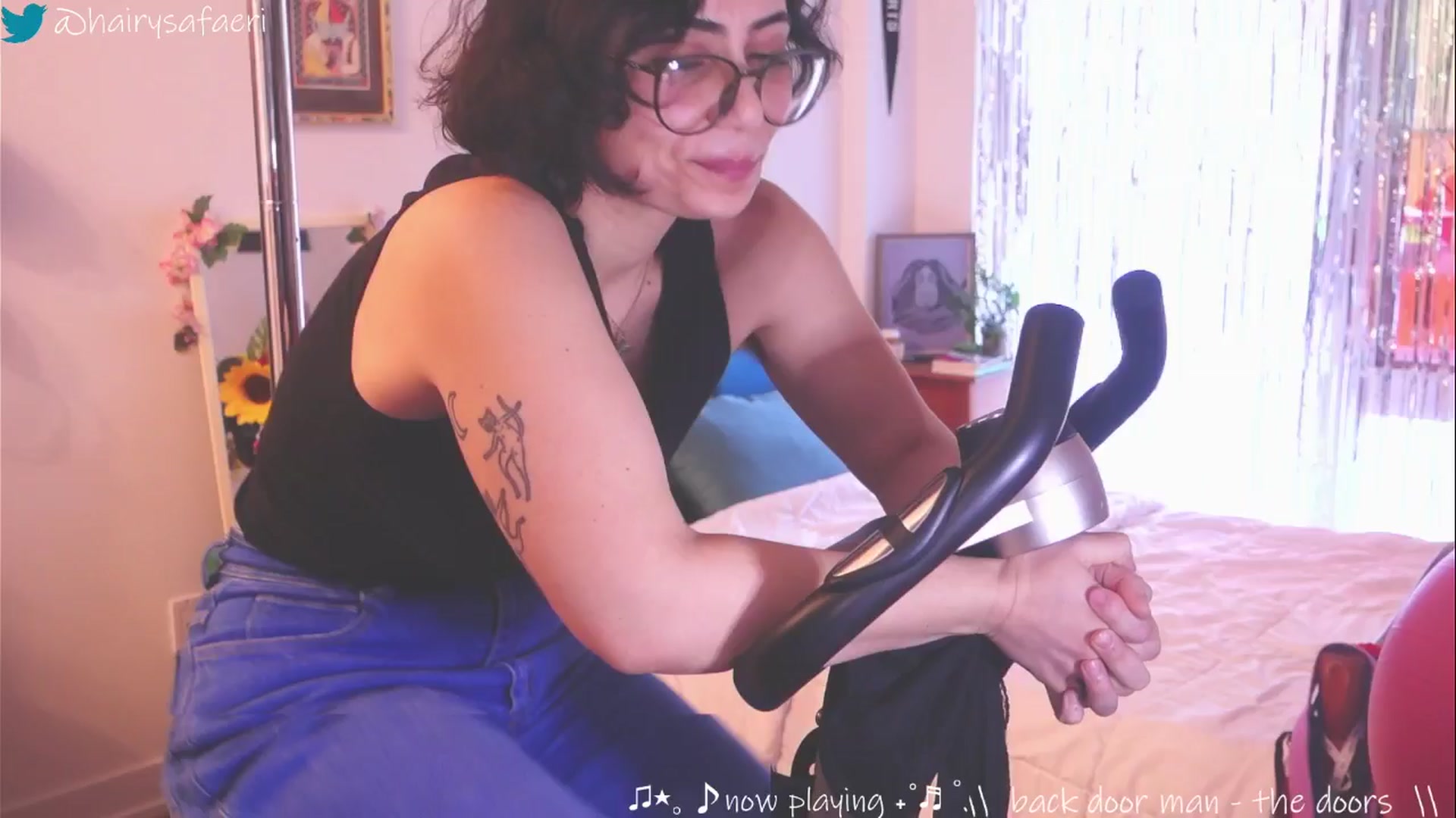 Gallery image thumbnail from HairySafaeri's myfreecams stream on, 03/20/2025, 17:25 image 15 of 20