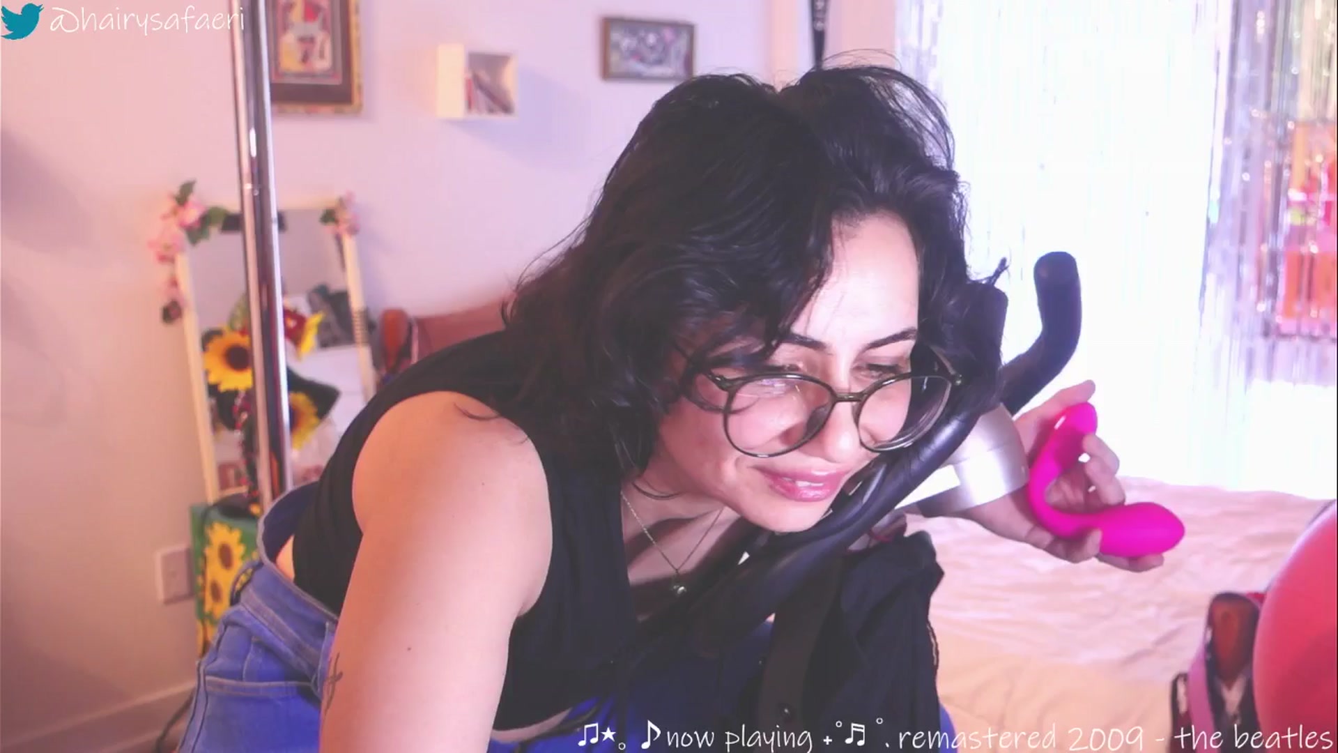 Gallery image thumbnail from HairySafaeri's myfreecams stream on, 03/20/2025, 17:25 image 11 of 20