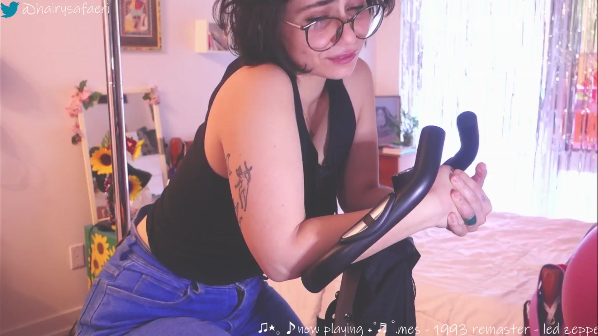 Gallery image thumbnail from HairySafaeri's myfreecams stream on, 03/20/2025, 17:25 image 17 of 20