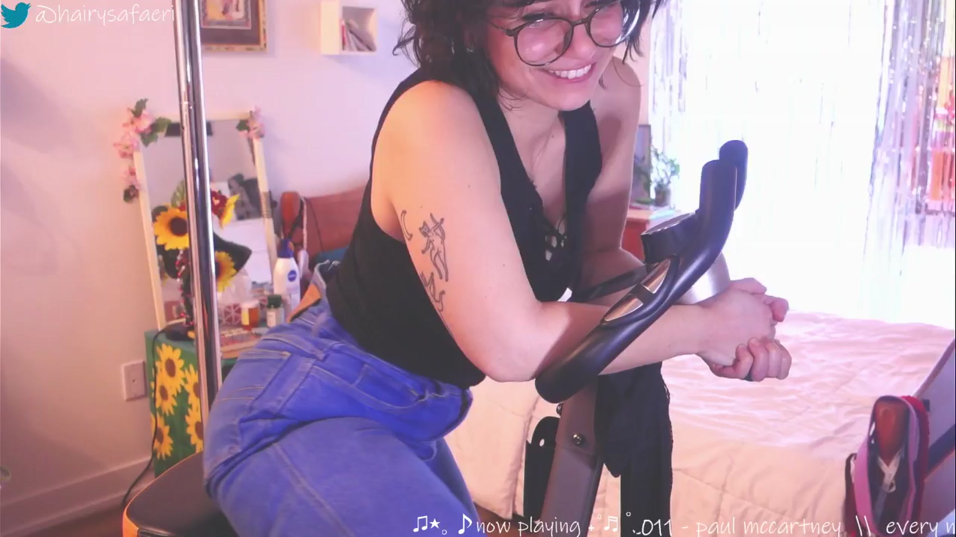 Gallery image thumbnail from HairySafaeri's myfreecams stream on, 03/20/2025, 18:09 image 7 of 20