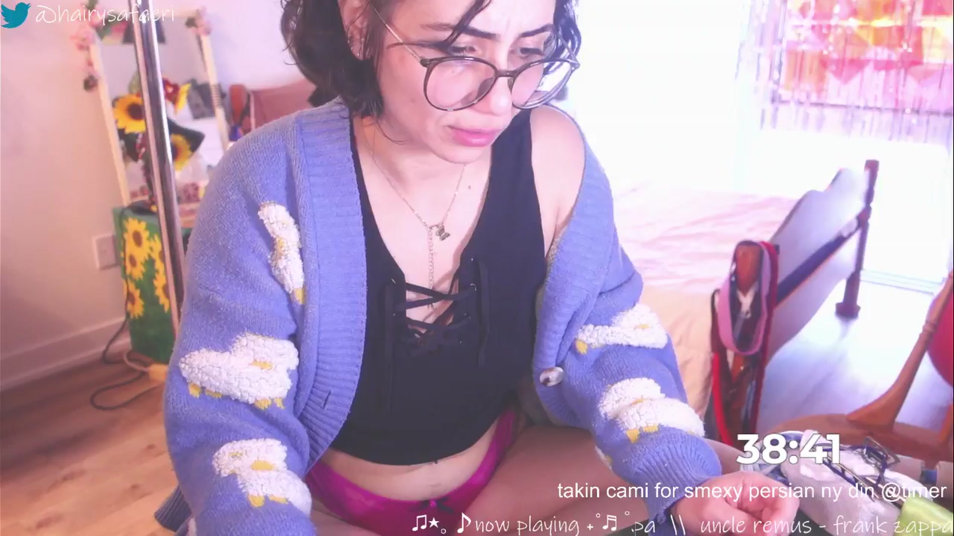 Gallery image thumbnail from HairySafaeri's myfreecams stream on, 03/20/2025, 21:10 image 14 of 20