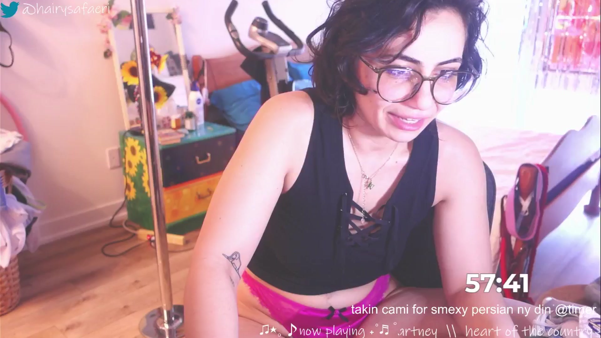 Gallery image thumbnail from HairySafaeri's myfreecams stream on, 03/20/2025, 21:10 image 11 of 20