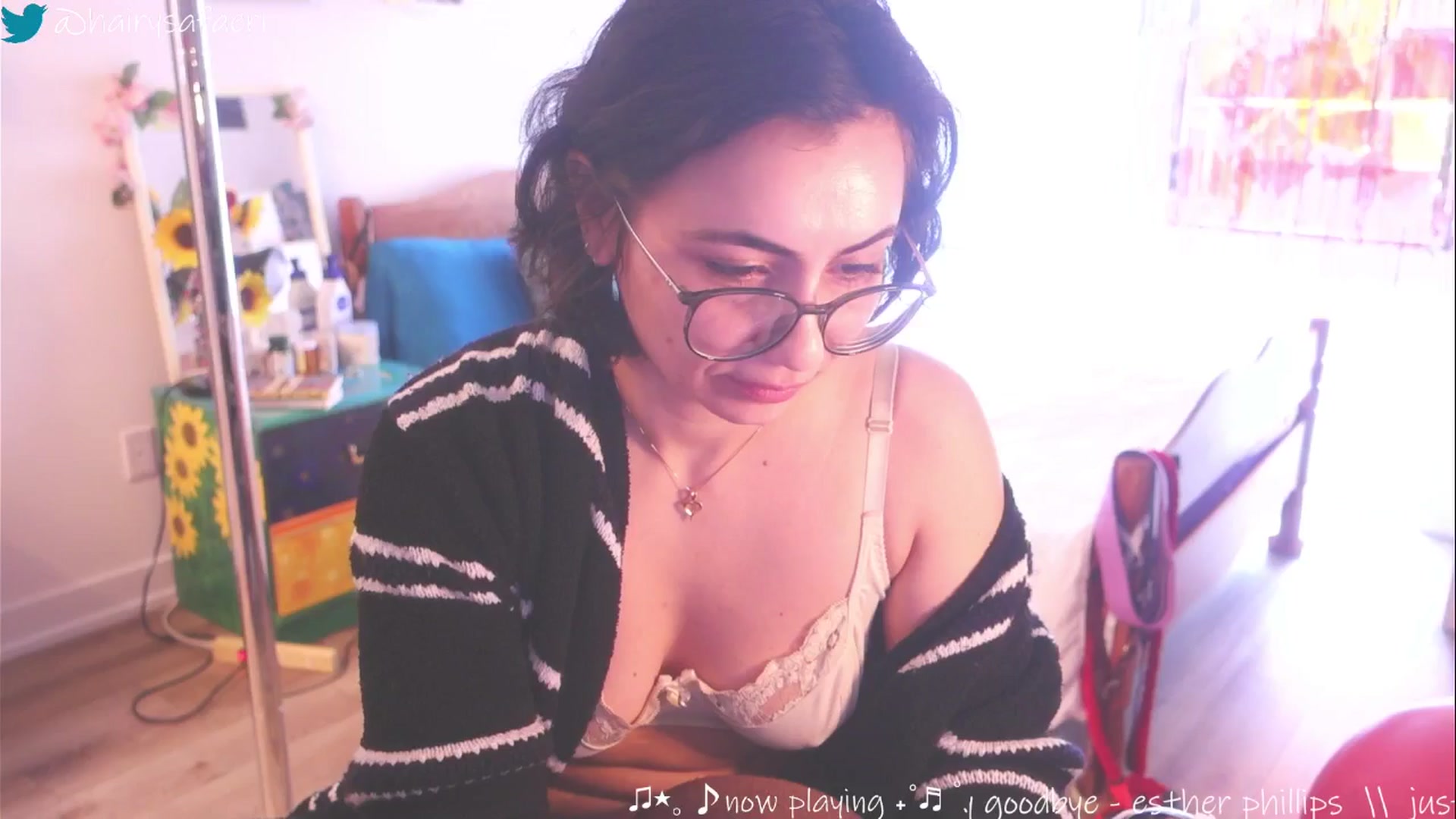 Gallery image thumbnail from HairySafaeri's myfreecams stream on, 03/24/2025, 15:33 image 12 of 20