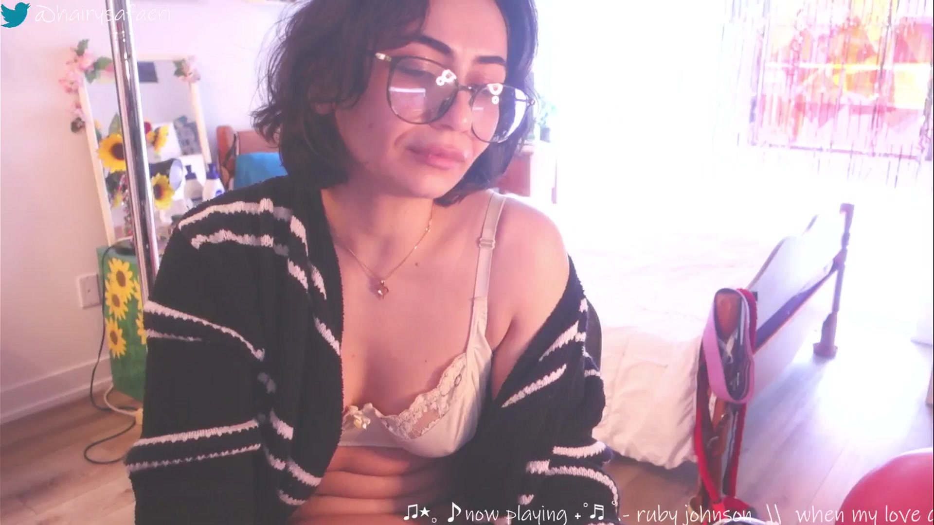 Gallery image thumbnail from HairySafaeri's myfreecams stream on, 03/24/2025, 15:33 image 17 of 20