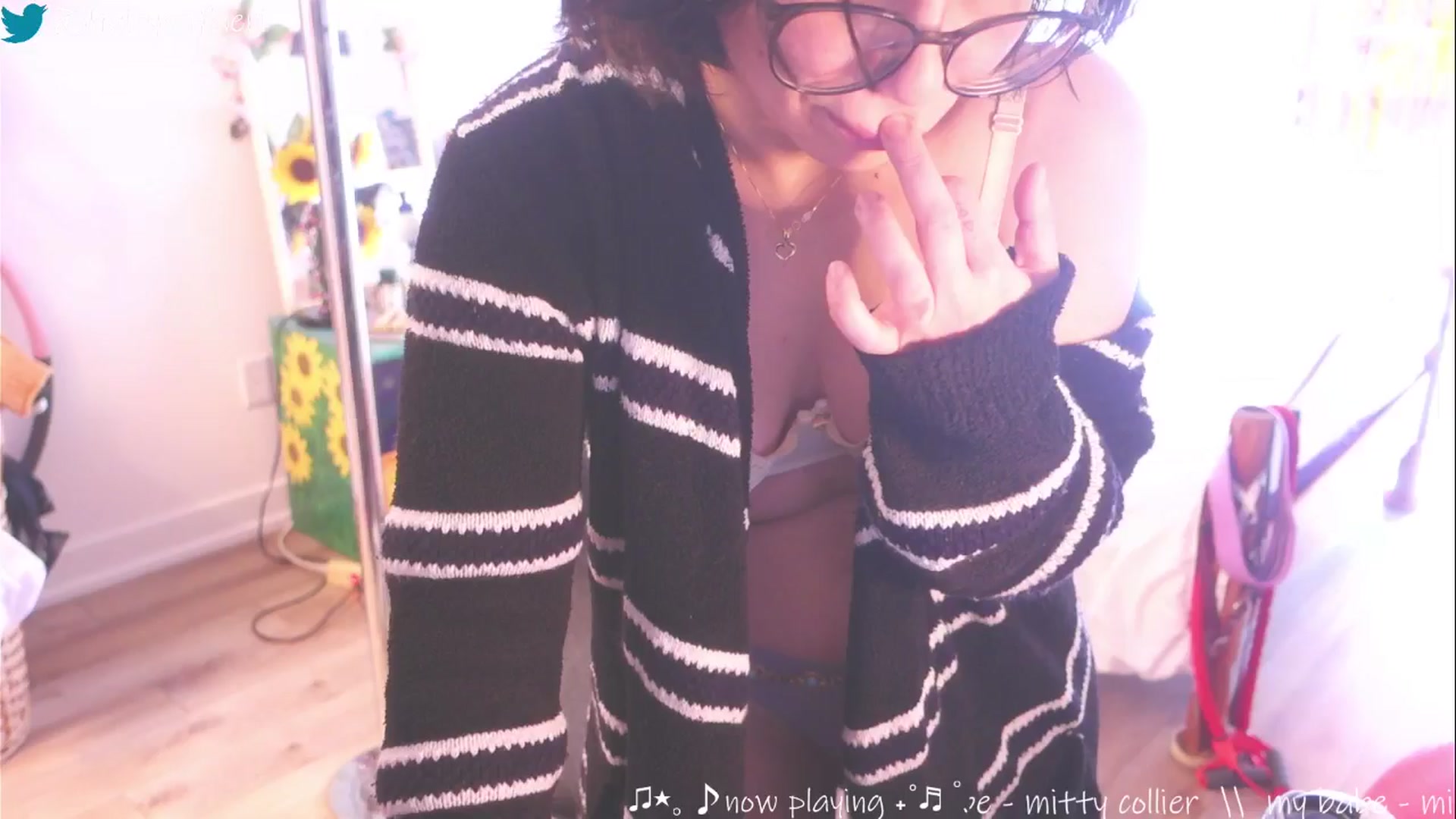 Gallery image thumbnail from HairySafaeri's myfreecams stream on, 03/24/2025, 16:23 image 12 of 20