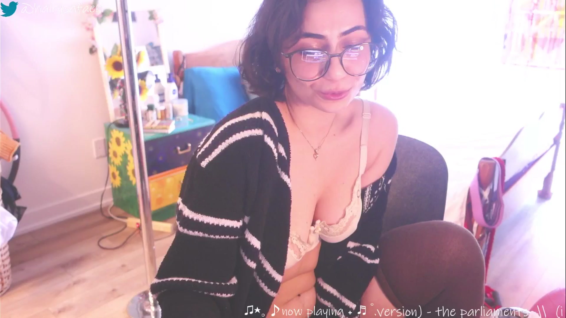 Gallery image thumbnail from HairySafaeri's myfreecams stream on, 03/24/2025, 16:49 image 6 of 20