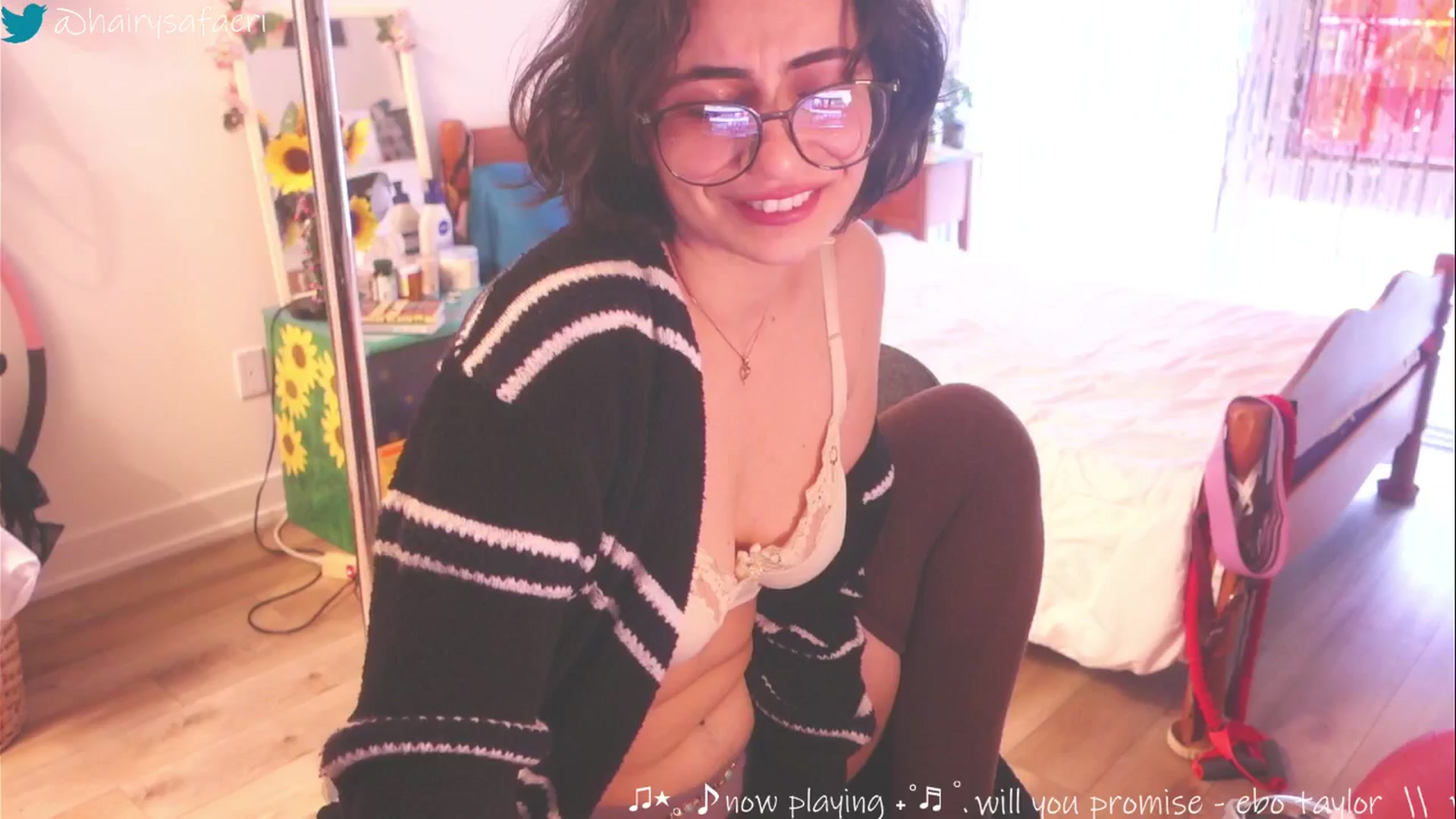 Gallery image thumbnail from HairySafaeri's myfreecams stream on, 03/24/2025, 19:53 image 13 of 20