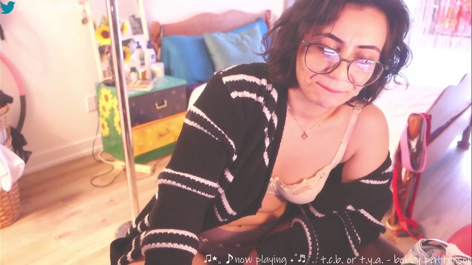 Gallery image thumbnail from HairySafaeri's myfreecams stream on, 03/24/2025, 19:53 image 1 of 20