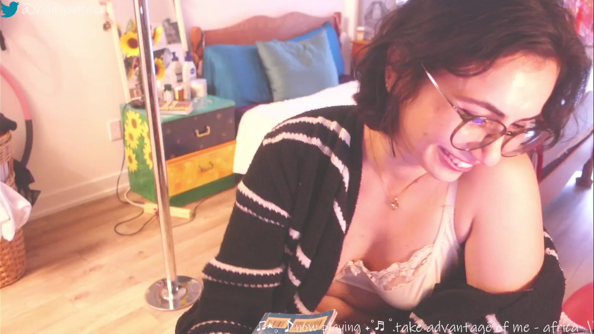 Gallery image thumbnail from HairySafaeri's myfreecams stream on, 03/24/2025, 19:53 image 7 of 20