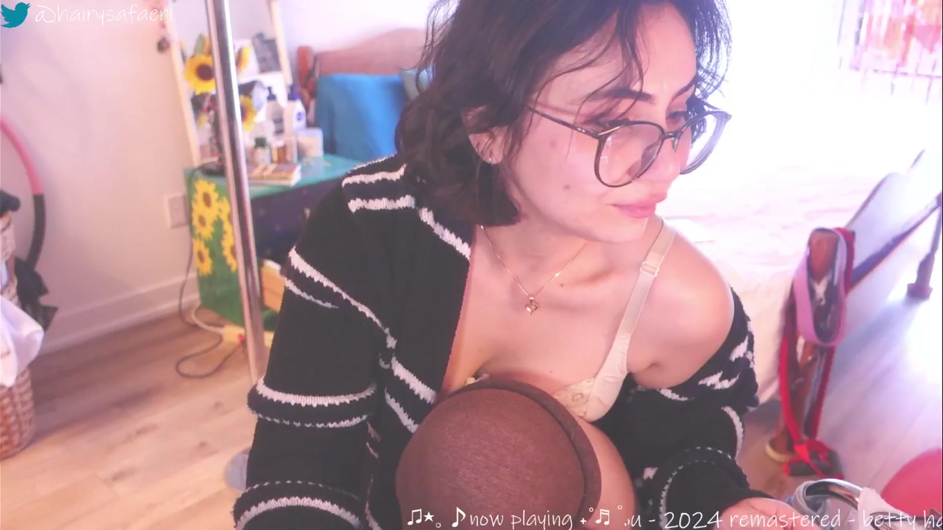 Gallery image thumbnail from HairySafaeri's myfreecams stream on, 03/24/2025, 20:17 image 10 of 20