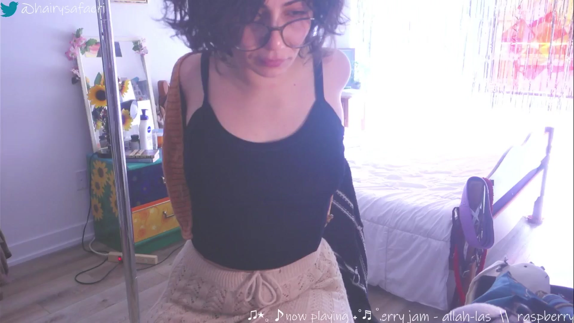 Gallery image thumbnail from HairySafaeri's myfreecams stream on, 03/26/2025, 17:16 image 8 of 20