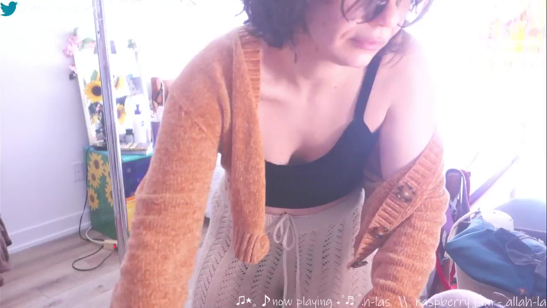 Gallery image thumbnail from HairySafaeri's myfreecams stream on, 03/26/2025, 17:16 image 10 of 20