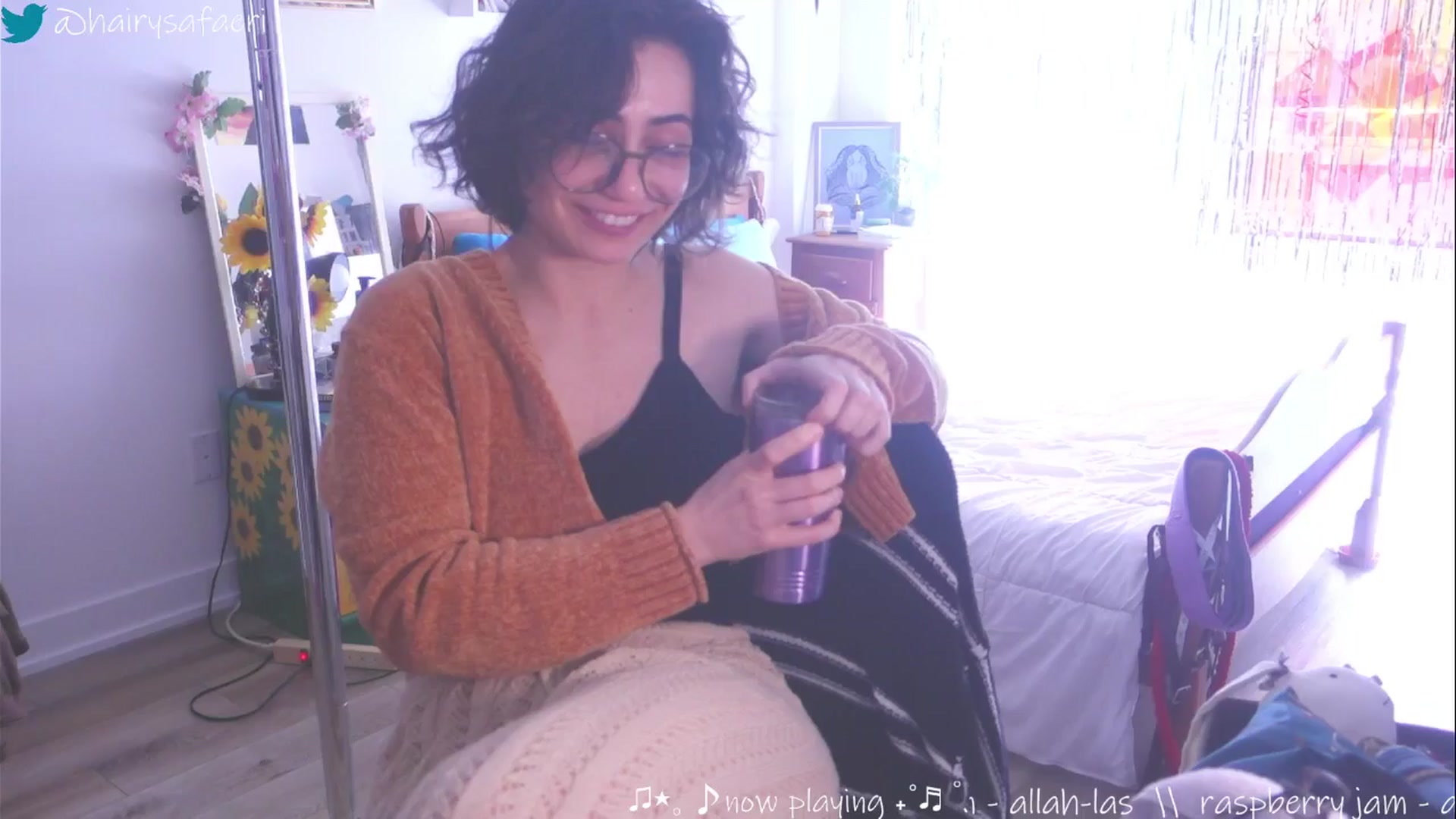 Gallery image thumbnail from HairySafaeri's myfreecams stream on, 03/26/2025, 17:16 image 7 of 20